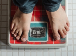 Чому вага з віком різко збільшується і скільки повинна важити жінка після  50 років